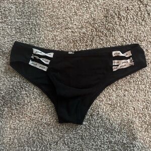 Black and white bikinii cut panty